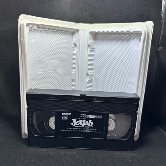 Jonah A Veggie Tales Movie VHS Tape 2002 Family Animated Childrens Kids Used - Picture 4 of 9